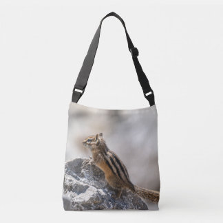 Eekhoorn op rots natuur crossbody tas