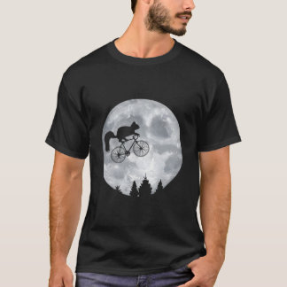 Eekhoorn rijdt op maanfiets tijdens Halloween maan T-shirt