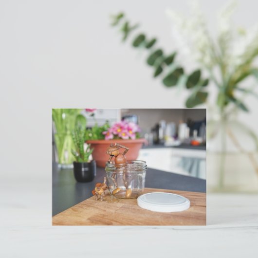 Eeltje met zijn hond in de keuken briefkaart (Staand voorkant)