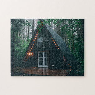 EEN A-FRAME HOUTEN HUIS IN DE BOS LEGPUZZEL