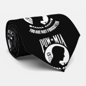 Een aangepaste stropdas met de Amerikaanse POW MIA (Opgerold)