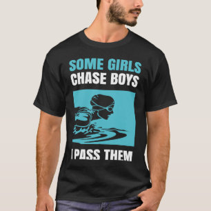 Een aantal meisjes kostuums en ik geef ze een comp t-shirt