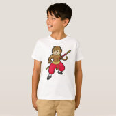 Een aap als Warrior met personeel en hoofdband T-shirt (Voorkant volledig)