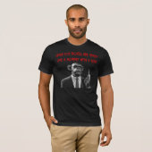 Een aap met een T-shirt voor het pistool. (Voorkant volledig)