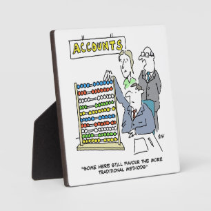 Een accountant die een abacus op het werk gebruikt fotoplaat