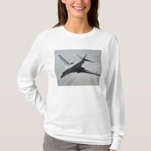 Een Amerikaanse luchtmacht B-1B-danseres op een ge T-shirt