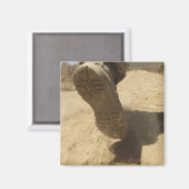 Een Amerikaanse soldaat loopt langs een vuile weg Magneet (Voorkant / Achterkant)