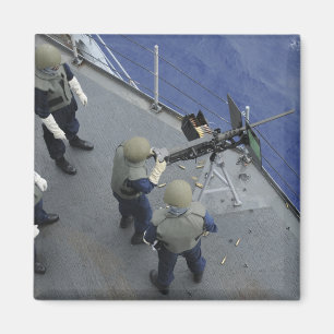 Een Amerikaanse zeeman vuurt een M2HB van 50 kalib Magneet