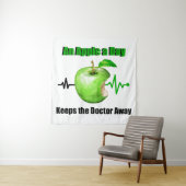 Een appel per dag houdt de dokter weg wandkleed (In situ)