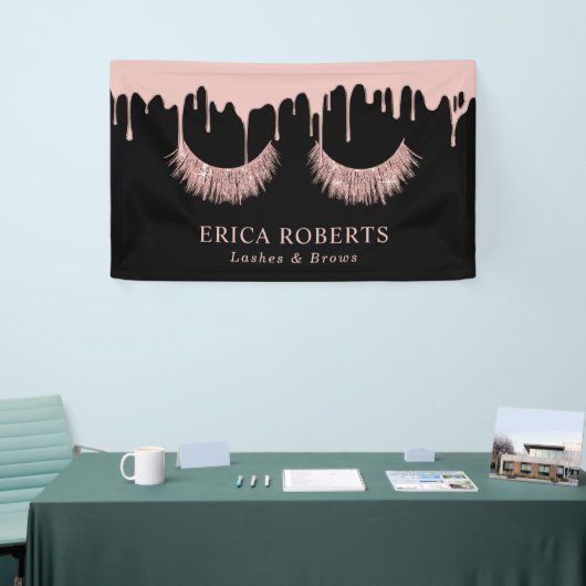 Een artistiek Roos met gouden streepjes met een mo Spandoek (Beurs)