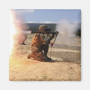 Een assaultman vuurt een Rocket Propted Grenade Magneet