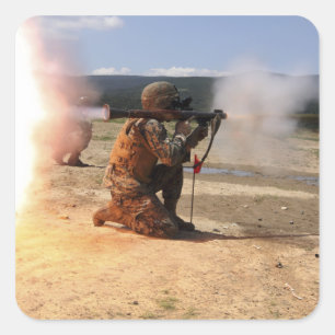 Een assaultman vuurt een Rocket Propted Grenade Vierkante Sticker