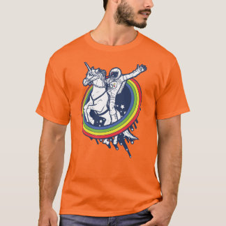 Een astronaut die een uncorn bestuurt door een reg t-shirt