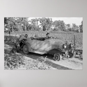 Een auto duwen, 1939. Oude foto Poster