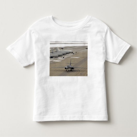 Een B-1B Lancer arriveert bij de Eielson luchtmach Kinder Shirts (Voorkant)