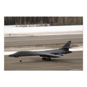 Een B-1B Lancer voert een aanraking uit en gaat Foto Afdruk