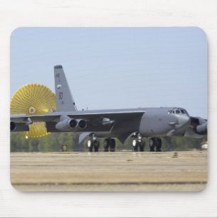 Een B-52 Stratofort stelt zijn belemmeringsgeluid Muismat