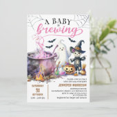 Een Baby is aan het brouwen! Meisje Roze Halloween Kaart (Staand voorkant)