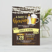 Een Baby is een brouwuitnodiging Kaart (Staand voorkant)