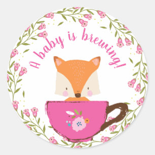 Een Baby is een roze Teacup Baby Girl Shower Ronde Sticker