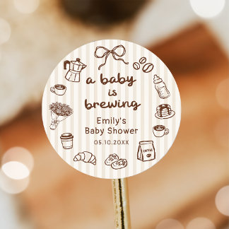 Een baby is koffie aan het zetten Baby Shower Stic Ronde Sticker
