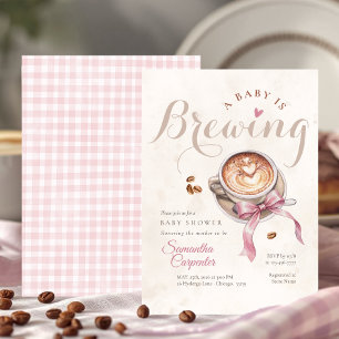 Een baby is koffie aan het zetten roze strik baby kaart