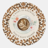 Een Baby is koffiebont Baby shower Ronde Sticker (Voorkant)