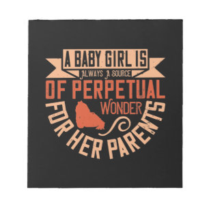 Een baby-meisje is altijd een bron van permanent w notitieblok