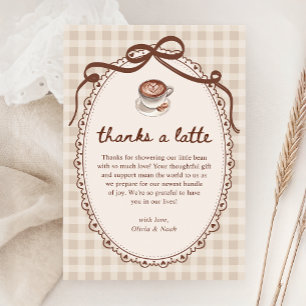 Een babyshower met Gingham-koffie: een baby is op Bedankkaart