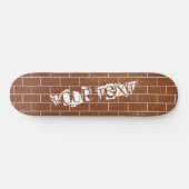 Een bakstenen muur - aangepaste tekst / naam / mee skateboard (Horizontaal)