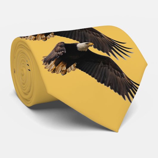 Een Bald Eagle neemt de hemel in Stropdas (Opgerold)