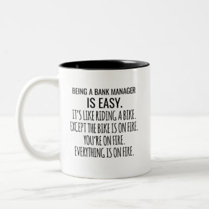 Een bankmanager zijn is gemakkelijk, het is als ee tweekleurige koffiemok