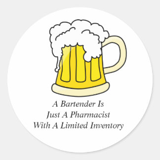 Een barman is maar een apotheker ronde sticker