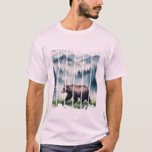een beer in een mistig Wilde Woud T-shirt