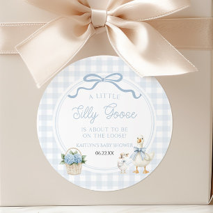 Een beetje domme gans blauwe bloemboog baby shower ronde sticker
