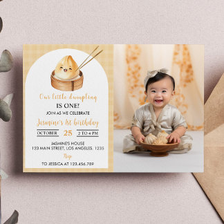 Een beetje dumpling eerste verjaardag foto uitnodi kaart