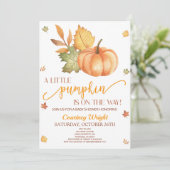 Een beetje pompoen is onderweg. Baby shower Invita Kaart (Staand voorkant)
