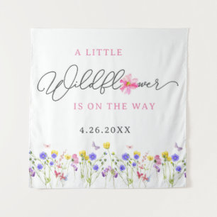 Een beetje wilde bloem is op de achtergrond wandkleed