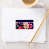 Een behang met een bloemmotief etiket (Insitu)