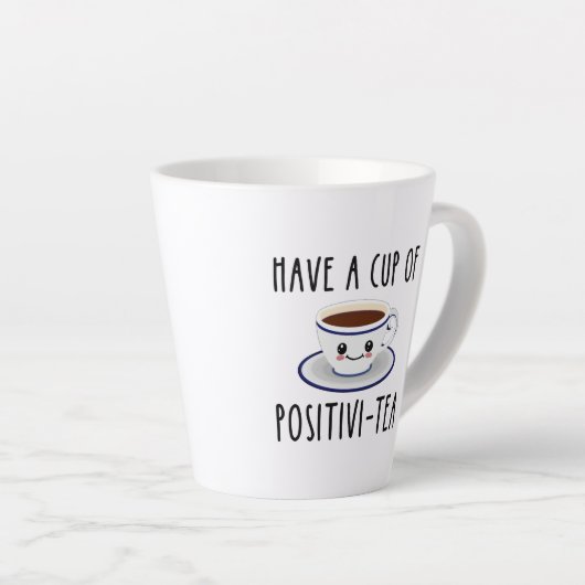 Een beker met positieve thee latte mok (Rechterhoek)
