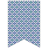 Een blauw en groen patroon met een witte achtergro vlaggetjes (Eerste vlag)