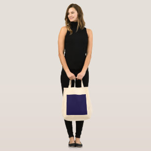 Een blauwe achtergrond met een klok erop tote bag