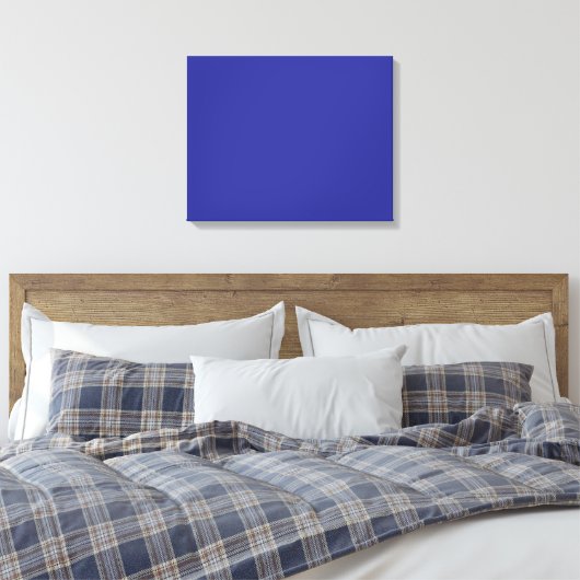 Een blauwe achtergrond met een prominent wit squad canvas afdruk (Insitu (Slaapkamer))