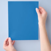 Een blauwe achtergrond met een zwart-witte klok flyer (Hand)