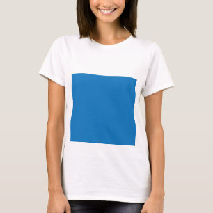 Een blauwe achtergrond met een zwart-witte klok t-shirt
