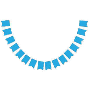 Een blauwe achtergrond met een zwarte en witte kat vlaggetjes