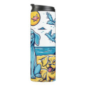 Een blauwe hond op het strand thermosbeker (Geroteerd rechts)