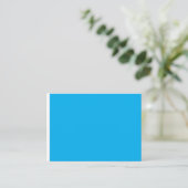 Een blauwe lucht met een vliegtuig plaatskaartje (Staand voorkant)