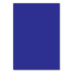 Een blauwe muur met een klok kaart