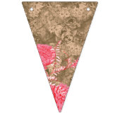 Een bloemig ontwerp met levendige roze pioenen op vlaggetjes (Derde vlag)